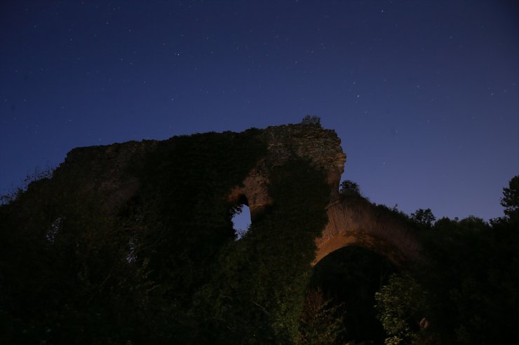 Kocaeli'de "Perseid meteor yağmuru" antik su kemerinden gözlemlendi