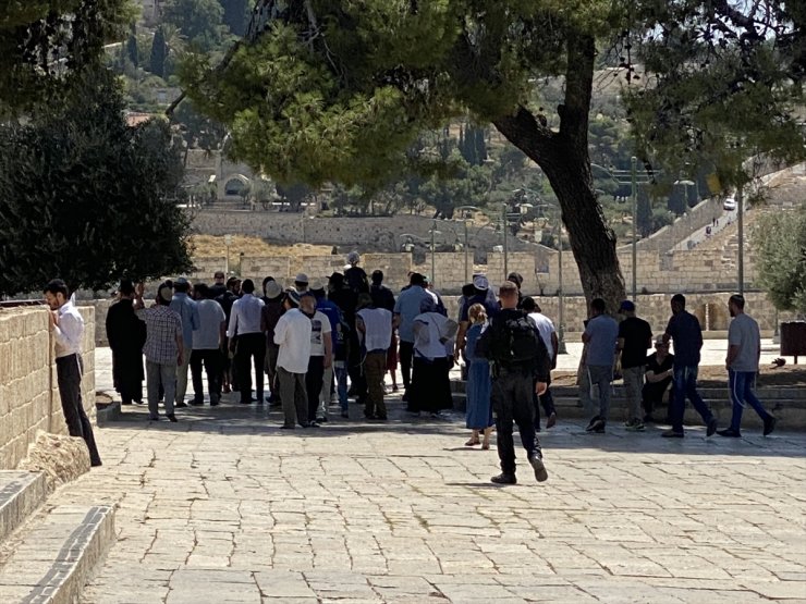 Yüzlerce fanatik Yahudi Mescid-i Aksa'ya baksın düzenledi