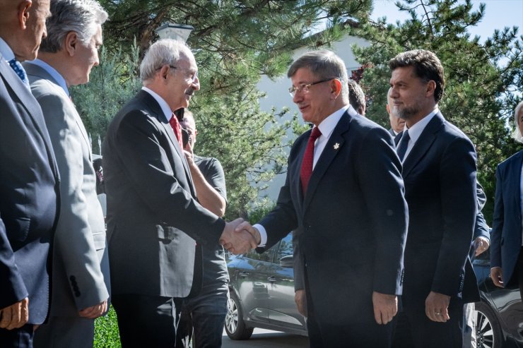 Gelecek Partisi Genel Başkanı Davutoğlu, eski CHP Genel Başkanı Kılıçdaroğlu'nu ziyaret etti