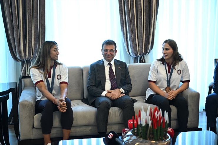 İmamoğlu, 2024 Paris Olimpiyatları'nda madalya alan İBB sporcularını ağırladı