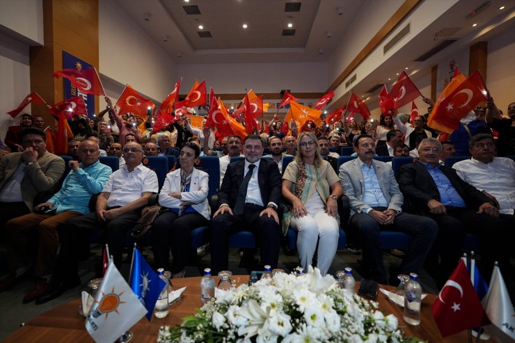 İzmir'de AK Parti'nin 23. kuruluş yıl dönümü kutlandı