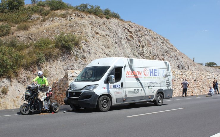 GÜNCELLEME - Kütahya'da minibüsün çarptığı elektrikli bisiklet sürücüsü öldü