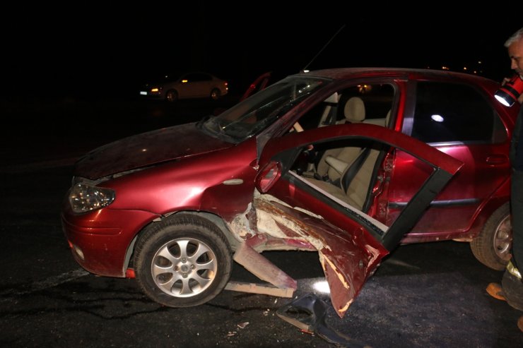 Adıyaman'da iki otomobilin çarpışması sonucu 6 kişi yaralandı