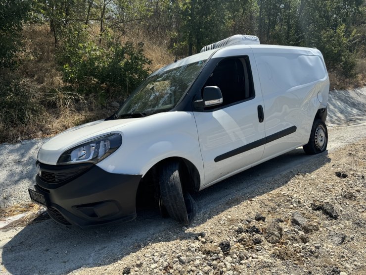 Edirne'de otomobille hafif ticari aracın çarpıştığı kazada 4 kişi yaralandı