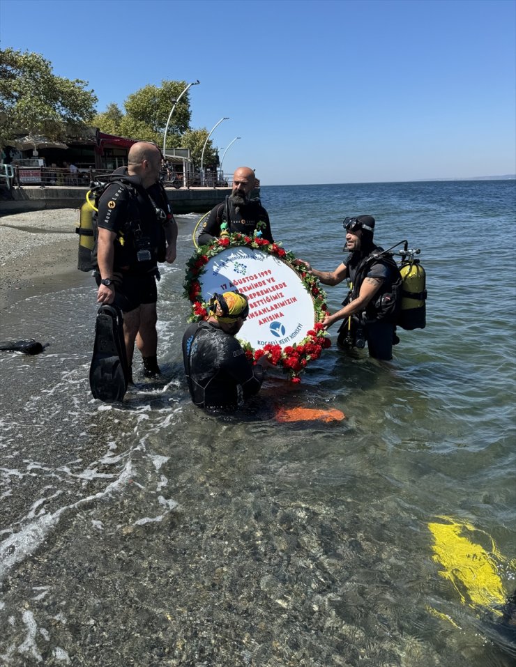 Engelli dalış rekortmeni Marmara Depremi'nde hayatını kaybedenleri su altında andı