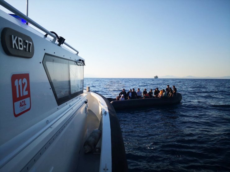 İzmir açıklarında 71 düzensiz göçmen kurtarıldı