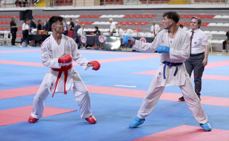 Karate Türkiye Şampiyonası ve milli takım seçmeleri Sivas'ta başladı