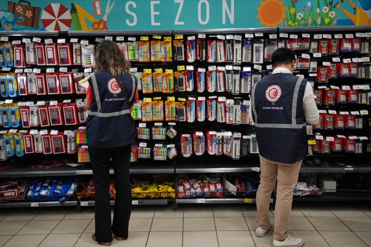 İzmir'de kırtasiye ve zincir marketler denetlendi