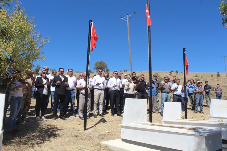 Tunceli'de PKK'lı teröristlerce şehit edilen 6 sivil ve 2 güvenlik korucusu anıldı