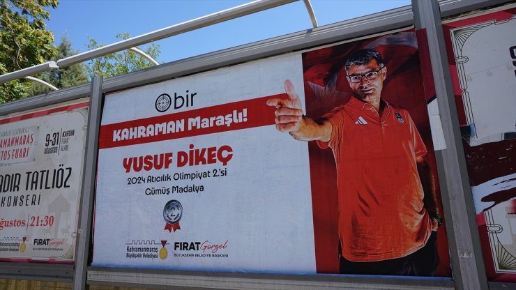 "Yusuf Dikeç pozu", memleketi Kahramanmaraş'ta billboardları süsledi