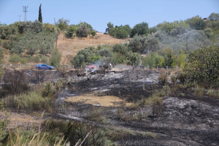 Antalya'da makilikten ormanlık alana ve bahçelere sıçrayan yangın söndürüldü