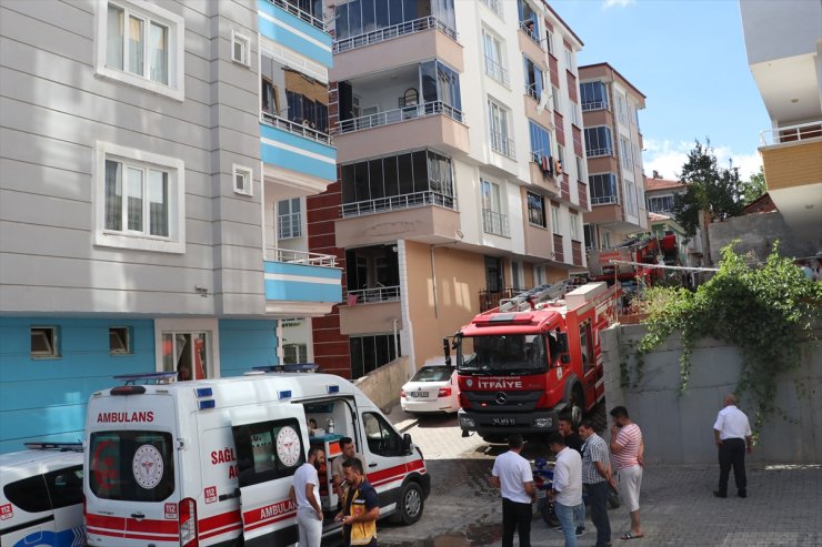 Samsun'da dairede çıkan yangında dumandan etkilenen yatalak hasta tedaviye alındı