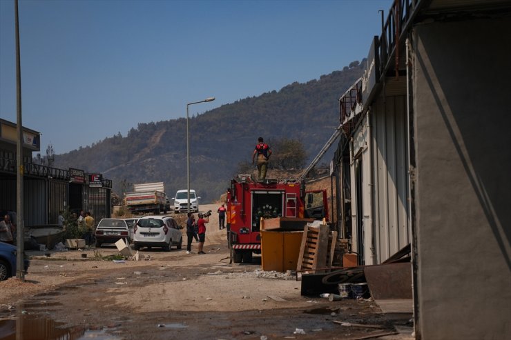 İzmir'de ev ve iş yerleri yanan vatandaşlar yangın anını anlattı