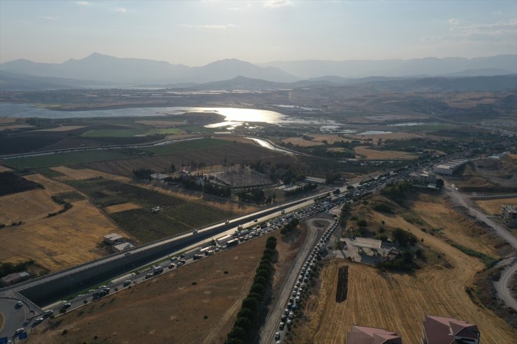 Kahramanmaraş'ta 9 aracın karıştığı zincirleme trafik kazasında 7 kişi yaralandı