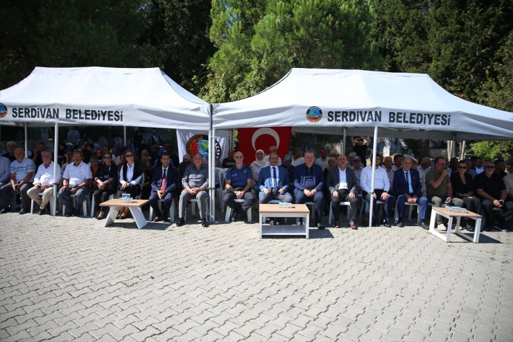 Sakarya ve Kocaeli'de Marmara Depremi'nde hayatını kaybedenler mezarları başında anıldı