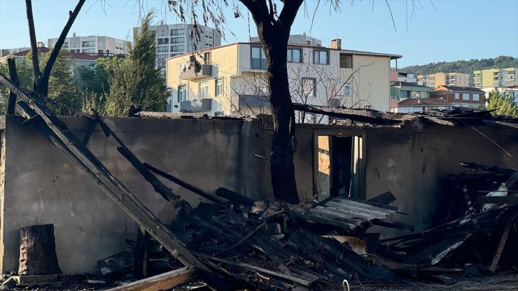 Sancaktepe'de depoda çıkan yangın söndürüldü