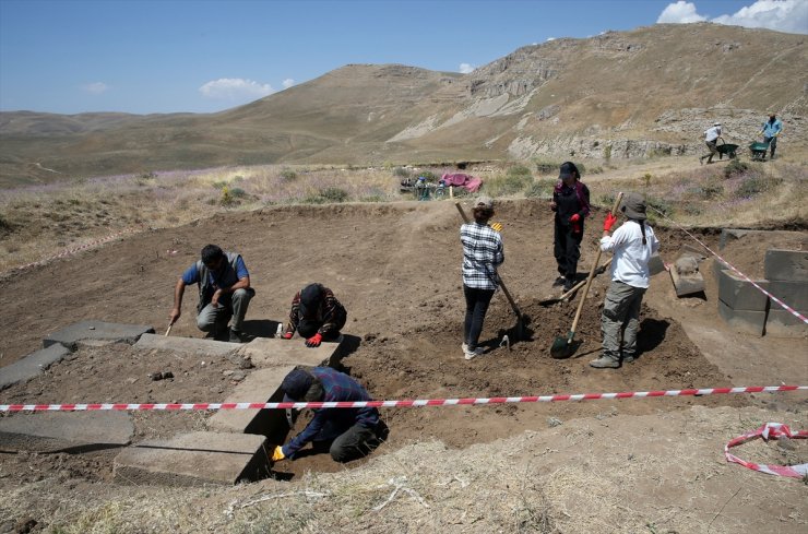 Bitlis'teki Urartu kalesinde yeni buluntular ortaya çıkarıldı