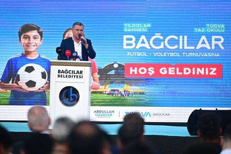 Bakan Osman Aşkın Bak, Bağcılar'da geleceğin sporcularıyla buluştu