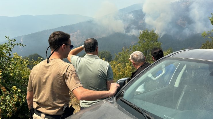 Karabük Valisi Yavuz, orman yangını çıkan bölgede incelemelerde bulundu