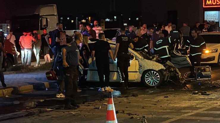 Nevşehir'de tıra çarpan otomobildeki 2 kişi öldü, 3 kişi yaralandı