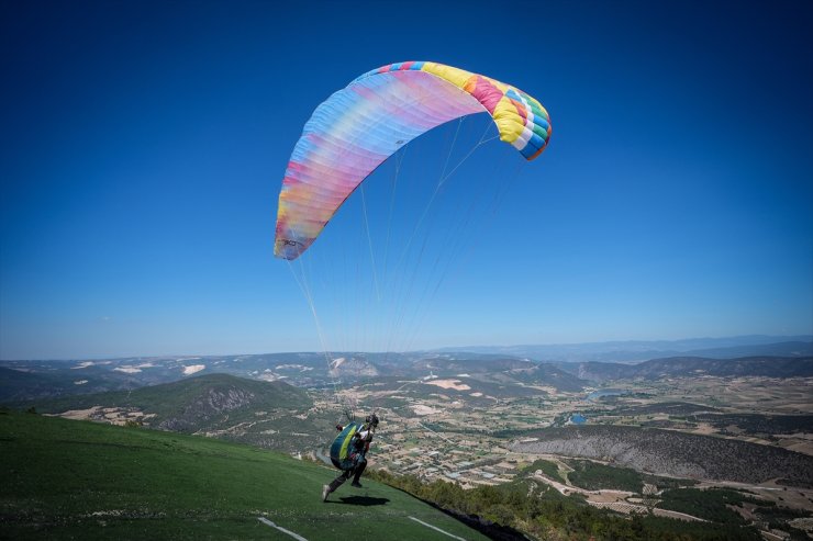 "Take Off Bilecik" yamaç paraşütü etkinliğinde 110 sporcu uçuş yaptı