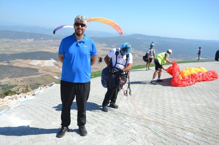 "Take Off Bilecik"e katılan adrenalin tutkunu, yamaç paraşütüyle 136 kilometre uçtu