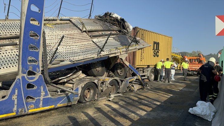 GÜNCELLEME - Düzce'de zincirleme trafik kazasında 1 kişi öldü, 7 kişi yaralandı