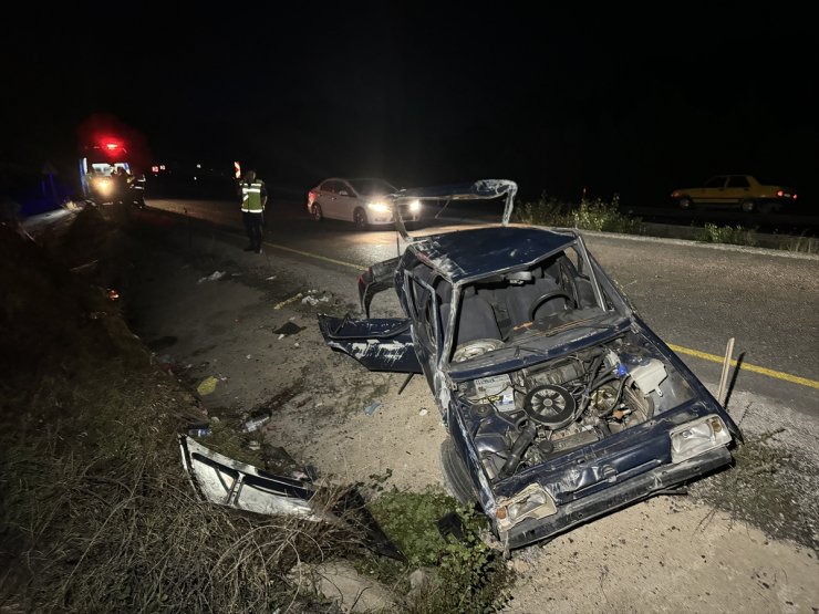 Kastamonu'da devrilen otomobildeki 5 kişi yaralandı