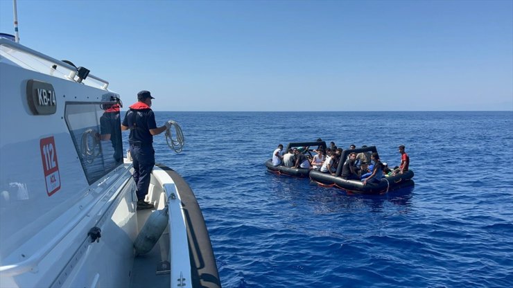 Muğla açıklarında 89 düzensiz göçmen kurtarıldı