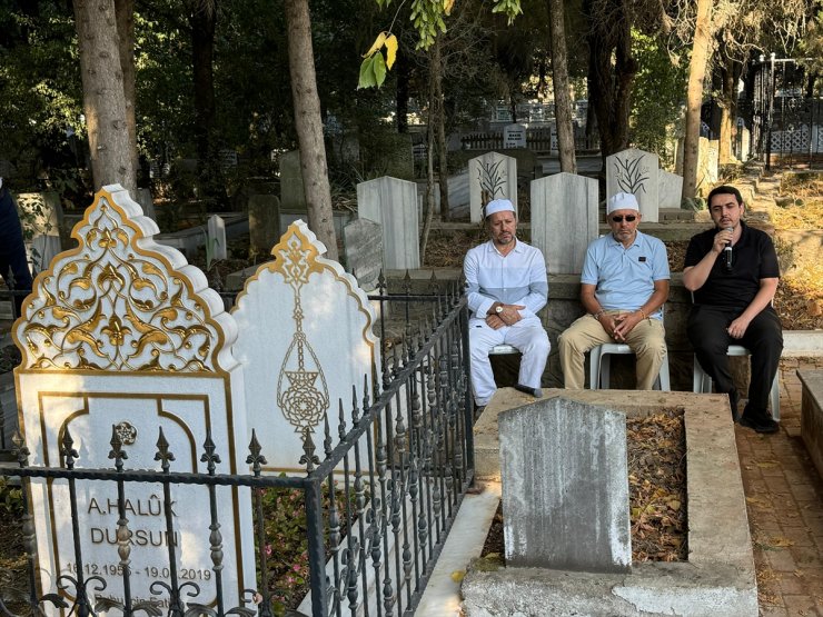 Prof. Dr. Ahmet Haluk Dursun Kocaeli'deki mezarı başında anıldı