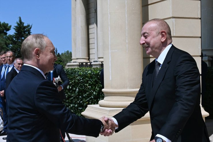 Putin ve Aliyev, Bakü'de görüştü