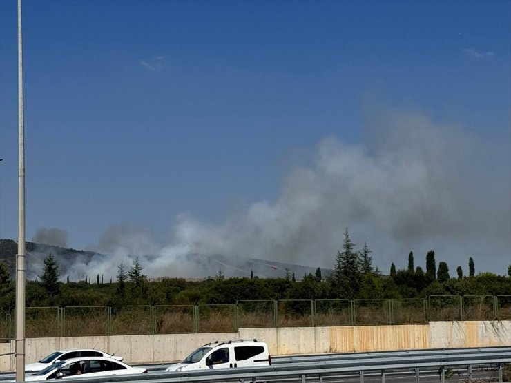 Tuzla'da askeri alanda yangın çıktı