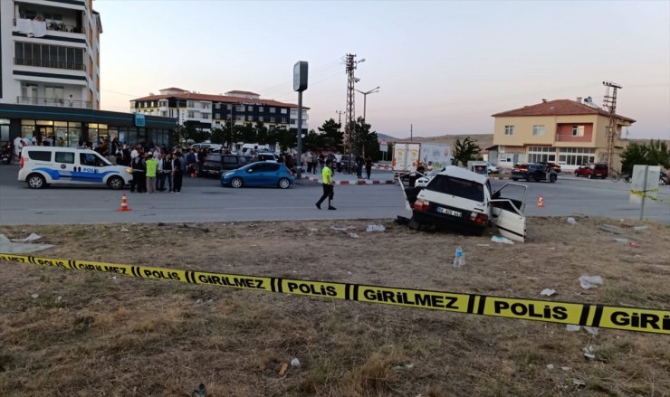 Yozgat'ta pikap ile otomobilin çarpışması sonucu 8 kişi yaralandı