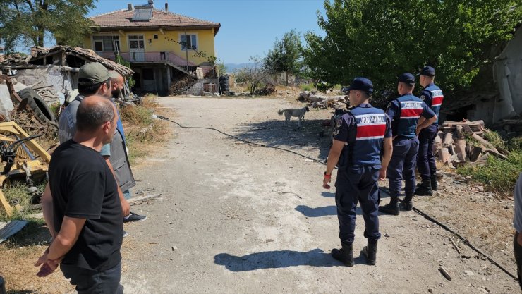 Amasya'da bağlandığı kamyonetin peşinde sürüklenen köpek tedaviye alındı