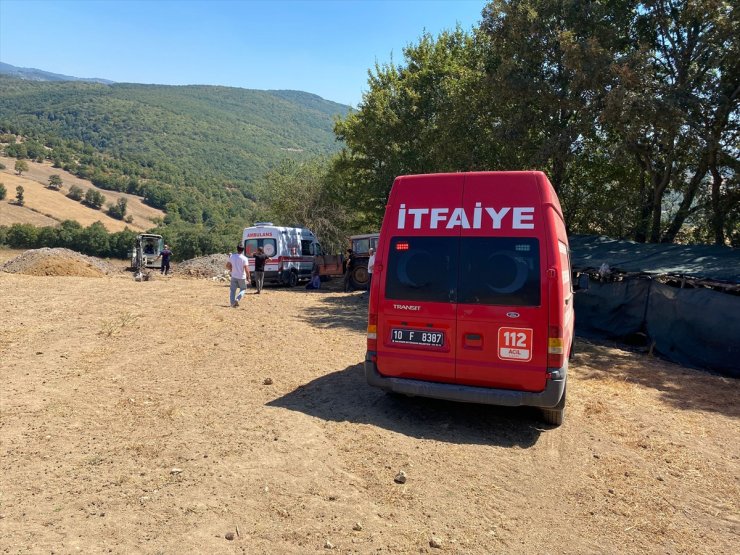 Balıkesir'de tarladaki su kuyusu kazısında toprak altında kalan çiftçi öldü