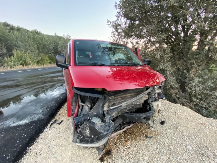 Bolu'da otomobil ile panelvanın çarpışması sonucu 1 kişi öldü, 1 kişi yaralandı