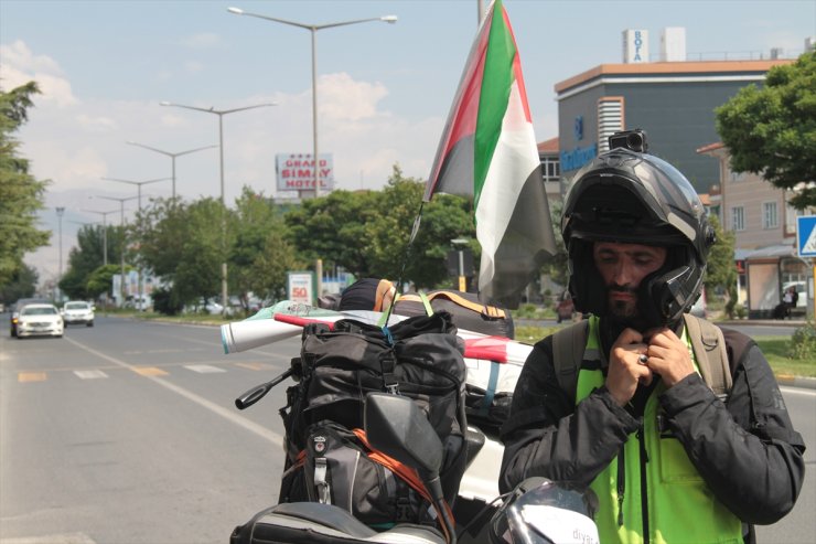 Filistin halkına destek için motosikletiyle diyar diyar geziyor