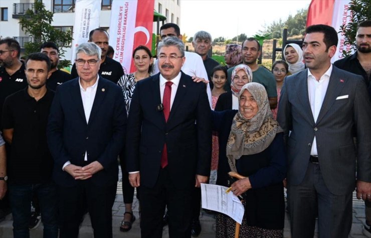 Osmaniye'de yapımı tamamlanan 90 konut depremzedelere teslim edildi