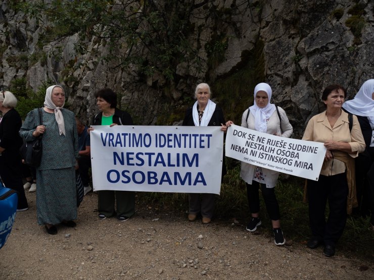 Bosna Hersek'teki savaşta Koricanske kayalıklarında kurşuna dizilen 224 kurban törenle anıldı