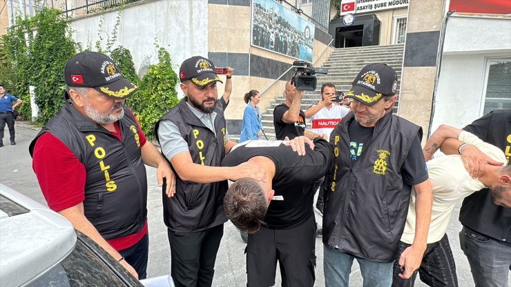 Kadıköy'de bir kişinin evinde ölü bulunmasıyla ilgili 2 şüpheli yakalandı