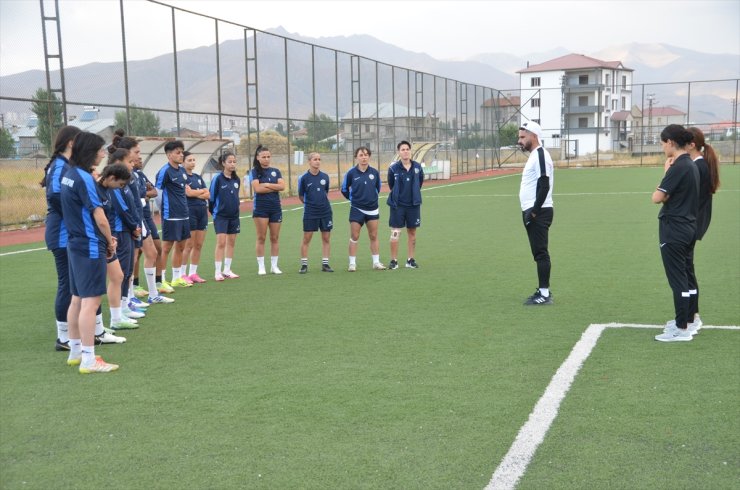 Kadınlar 1. Lig'in yeni ekibi Yüksekova Spor Kulübü'nde hedef şampiyonluk