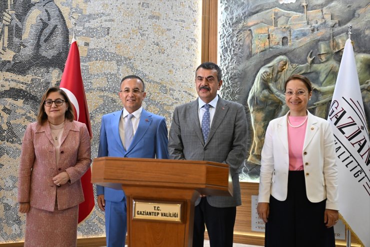 Bakan Tekin Gaziantep'te temaslarda bulunuyor