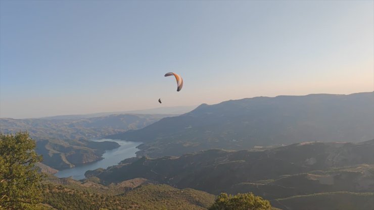 Çorum'da 1450 rakımlı Tekke Dağı yamaç paraşütü merkezi olarak tescillendi