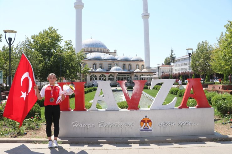 Dünya şampiyonu bilek güreşçi Şaziye'ye Samsun'da karşılama