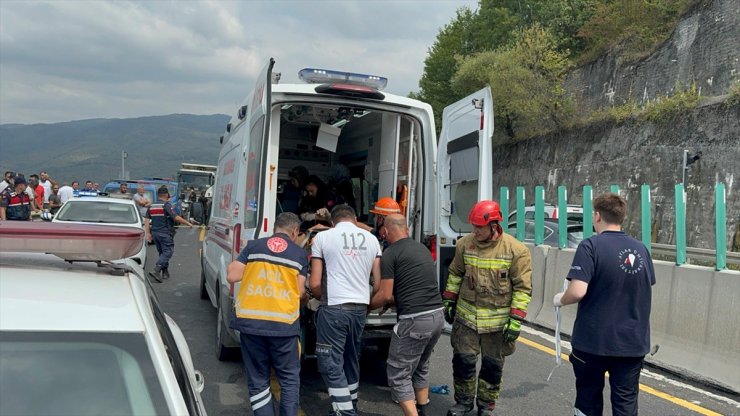 Düzce'de tırla otomobilin çarpıştığı kazada 2 kişi yaşamını yitirdi, 2 kişi yaralandı