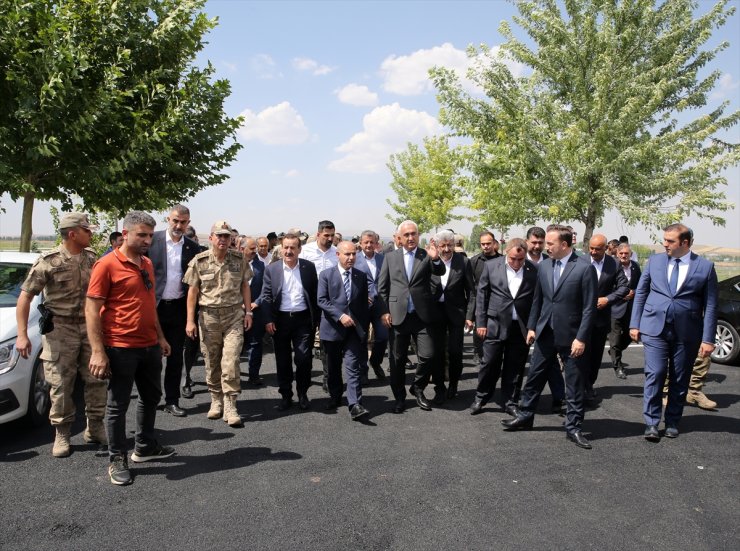 İçişleri Bakan Yardımcısı Aktaş, Malazgirt Zaferi etkinliklerinin yapılacağı alanda incelemede bulundu