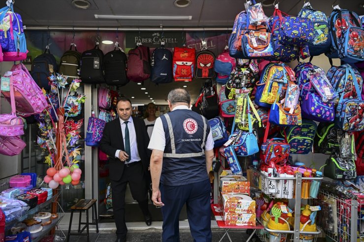 İstanbul'da Ticaret Bakanlığı ekipleri kırtasiye ve okul ürünlerinin fiyatlarını denetledi