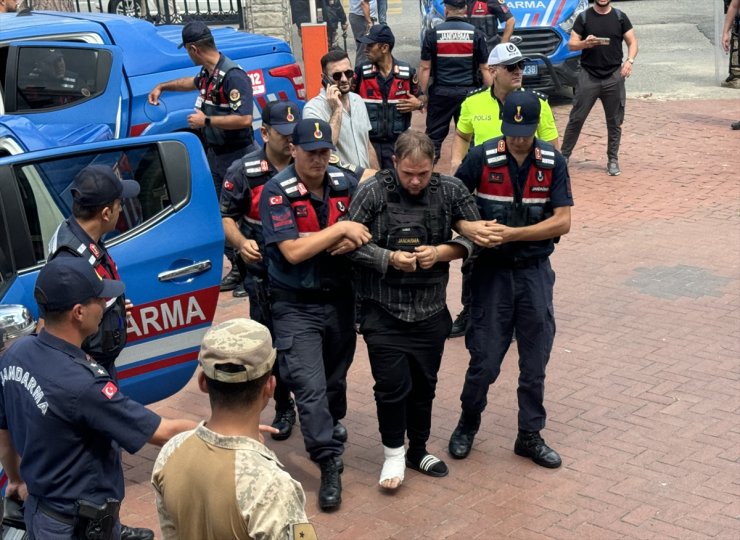 Trabzon'da yangın çıkan evde 3 kişinin öldürülmüş halde bulunmasına ilişkin 3 zanlı adliyede