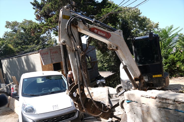 Üsküdar Vaniköy'deki izinsiz inşaatta inceleme yapılıyor