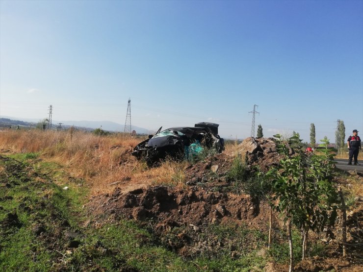 GÜNCELLEME - Balıkesir'de süt tankeriyle otomobilin çarpıştığı kazada 2 kişi öldü, 1 kişi yaralandı